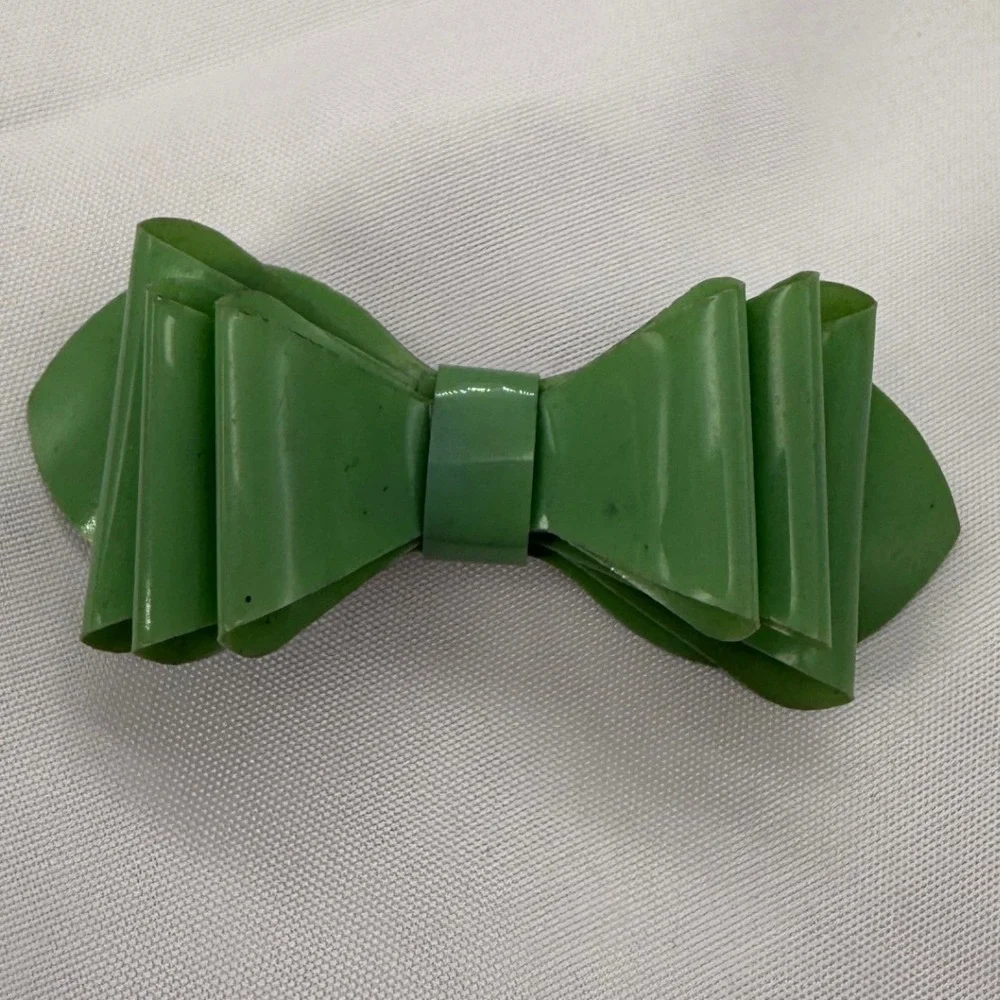 Vintage Green Plastic Bow Brooch Mid Century Accordion Layered Pin Accessory